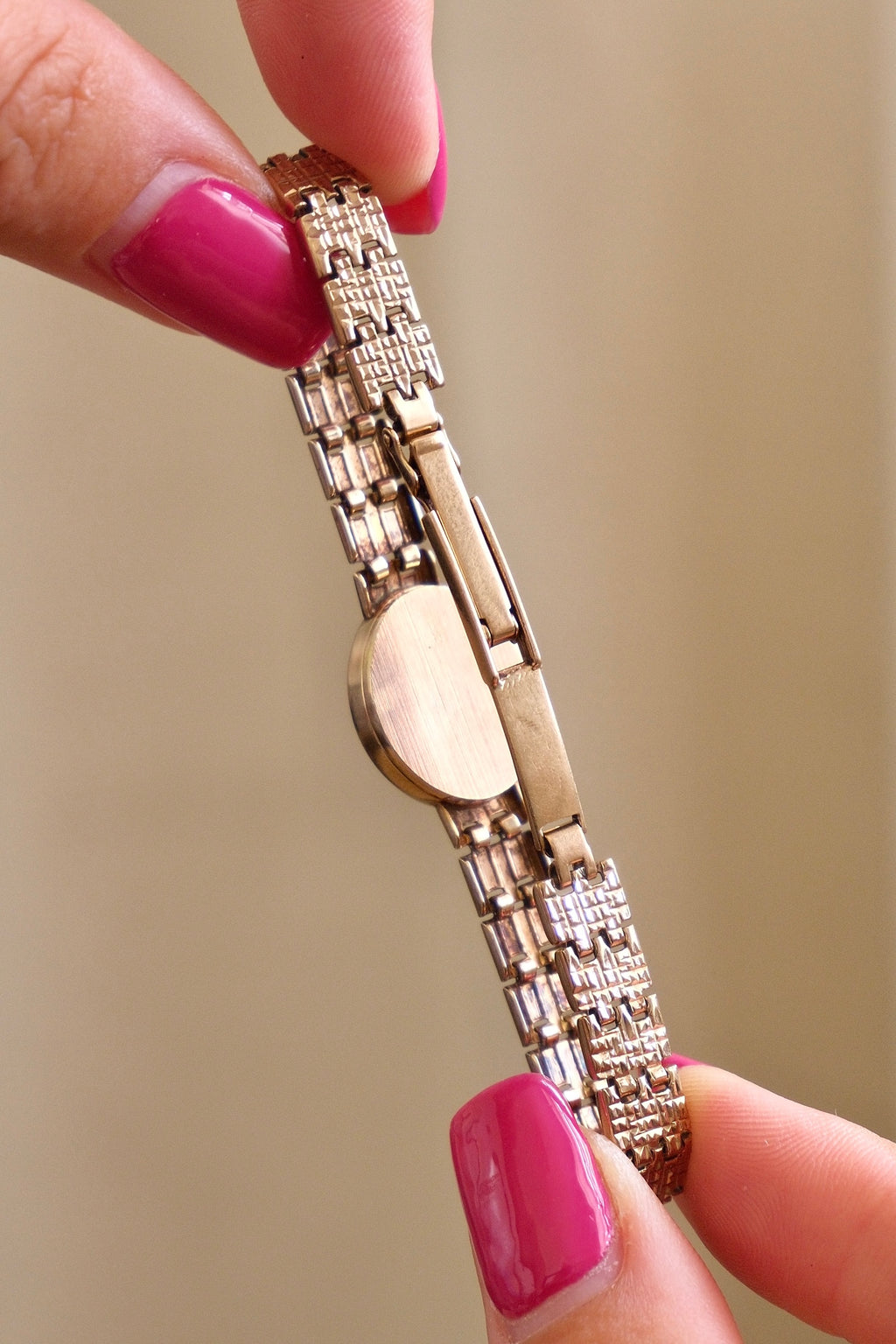 1980s Vintage 9ct Yellow Gold Sovereign quartz dress watch with an oval case and a textured link bracelet