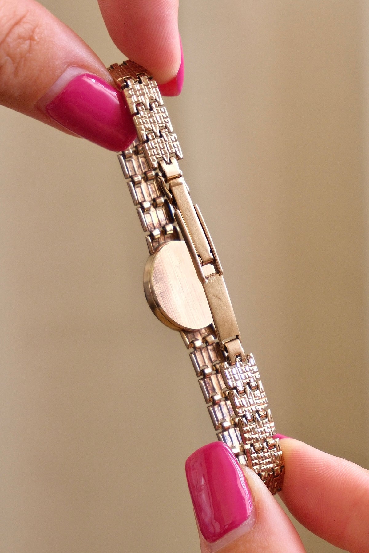 1980s Vintage 9ct Yellow Gold Sovereign quartz dress watch with an oval case and a textured link bracelet