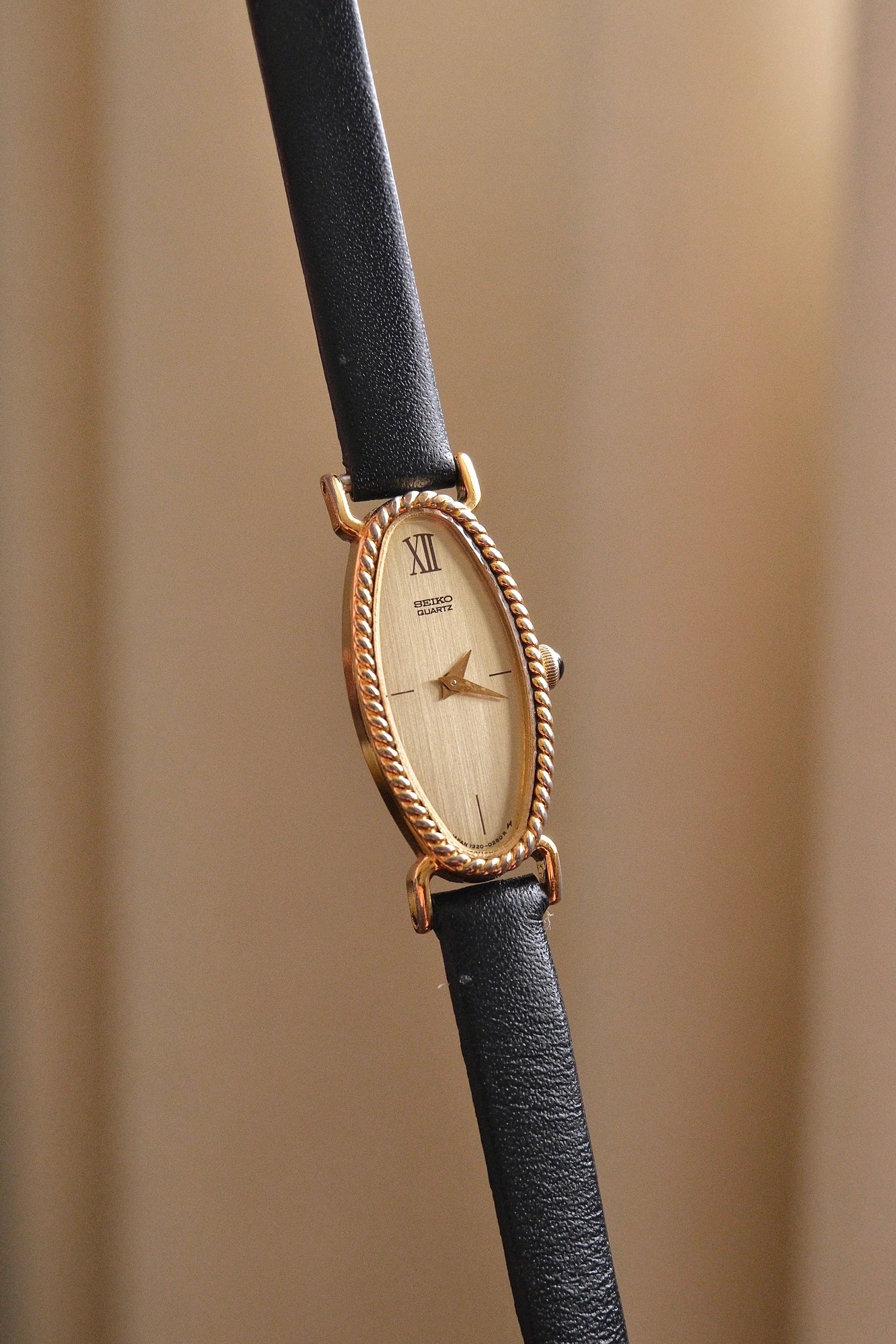 Vintage 1980s Ladies' Gold-Plated Seiko Quartz Watch - Oval Champagne Dial Leather Strap