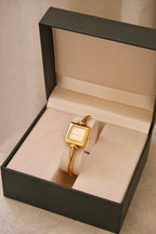 Near Mint Rare Vintage Ladies 1900L Gold Bangle Gucci Watch In Box