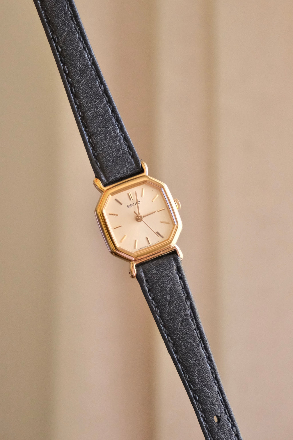 1990s Seiko Ladies Gold  Quartz Watch Black Leather Strap Watch Working