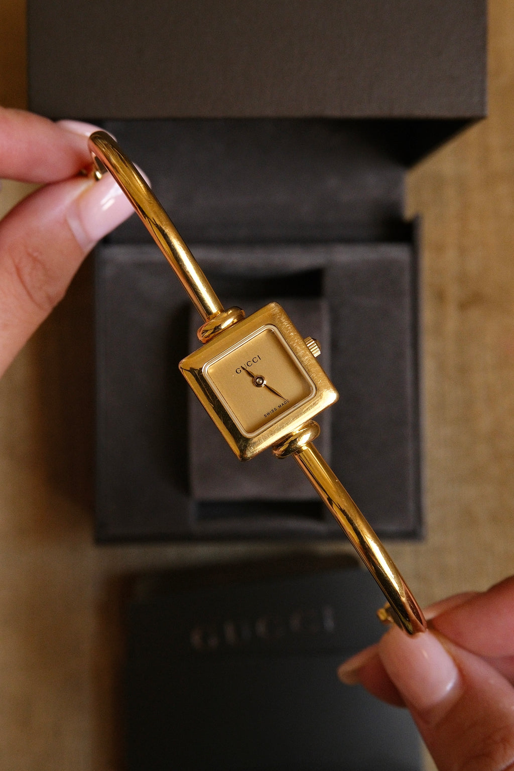 FULL SET Vintage 1900L Gold Gucci Ladies Watch with Champagne Dial in Box Working
