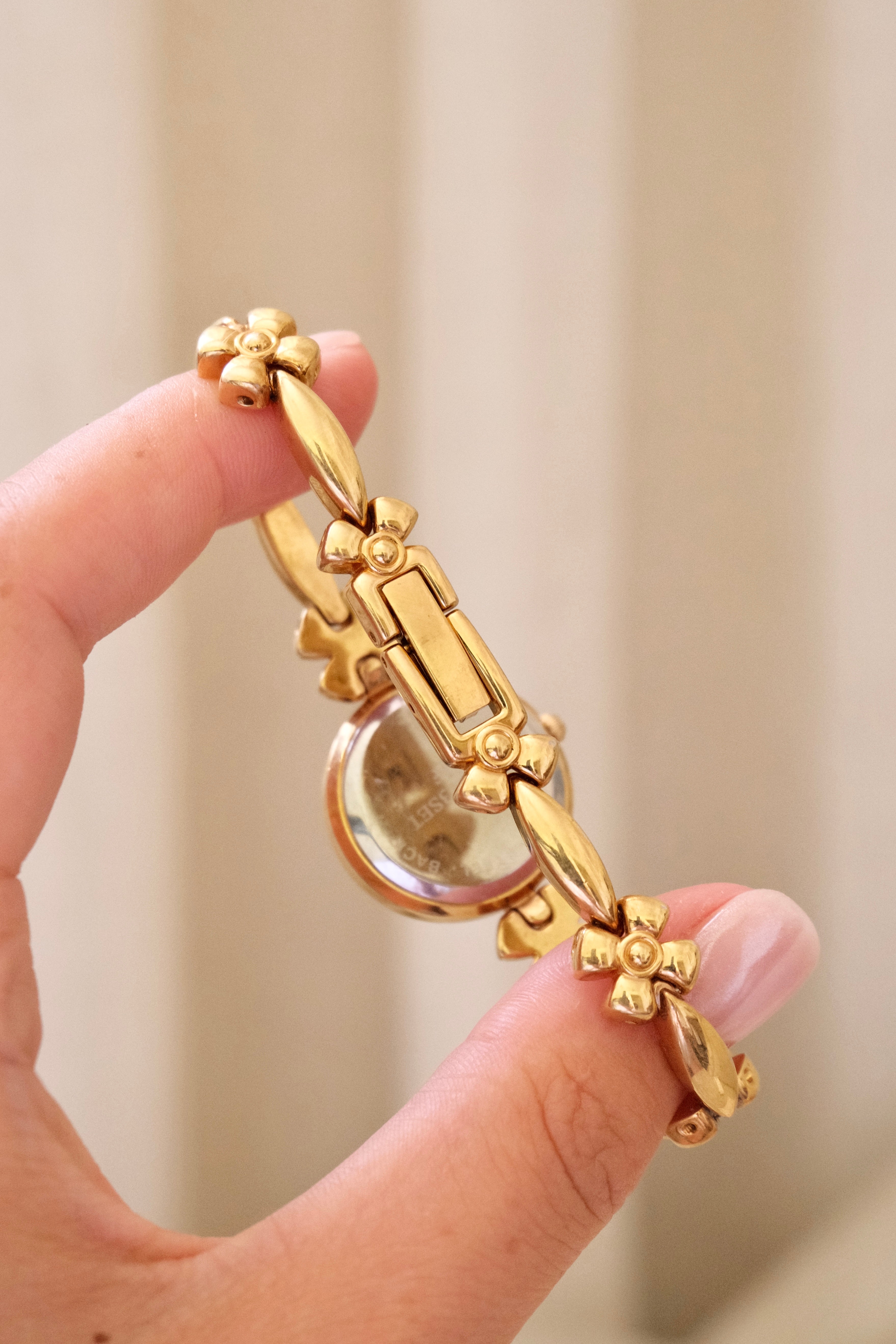 Vintage Pretty Ingersoll Flower Gold Tone Watch Working Ladies Floral Bracelet Watch