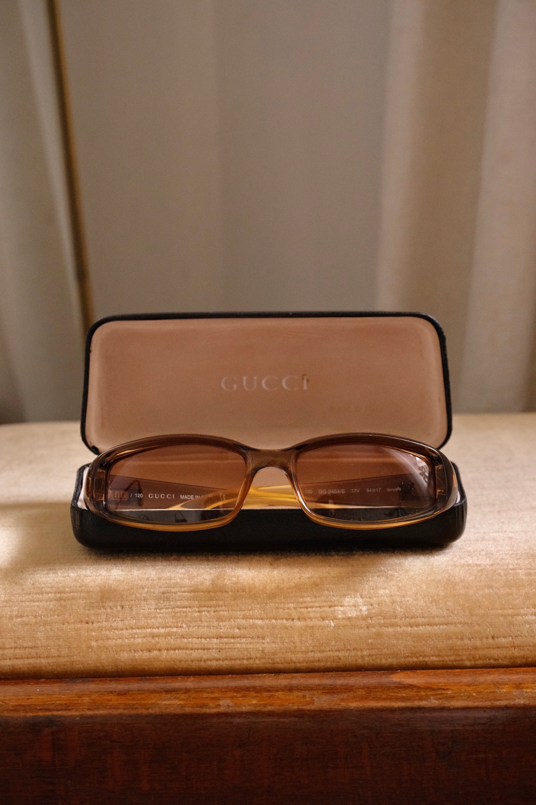 Vintage Gucci Ladies Tortoise Shell Gradient Lens Eyewear Sunglasses with Case
