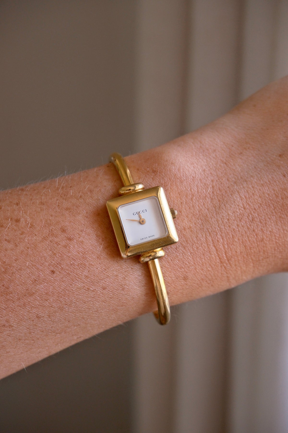 Rare Vintage Ladies 1900L Square Gold Bangle Gucci Watch