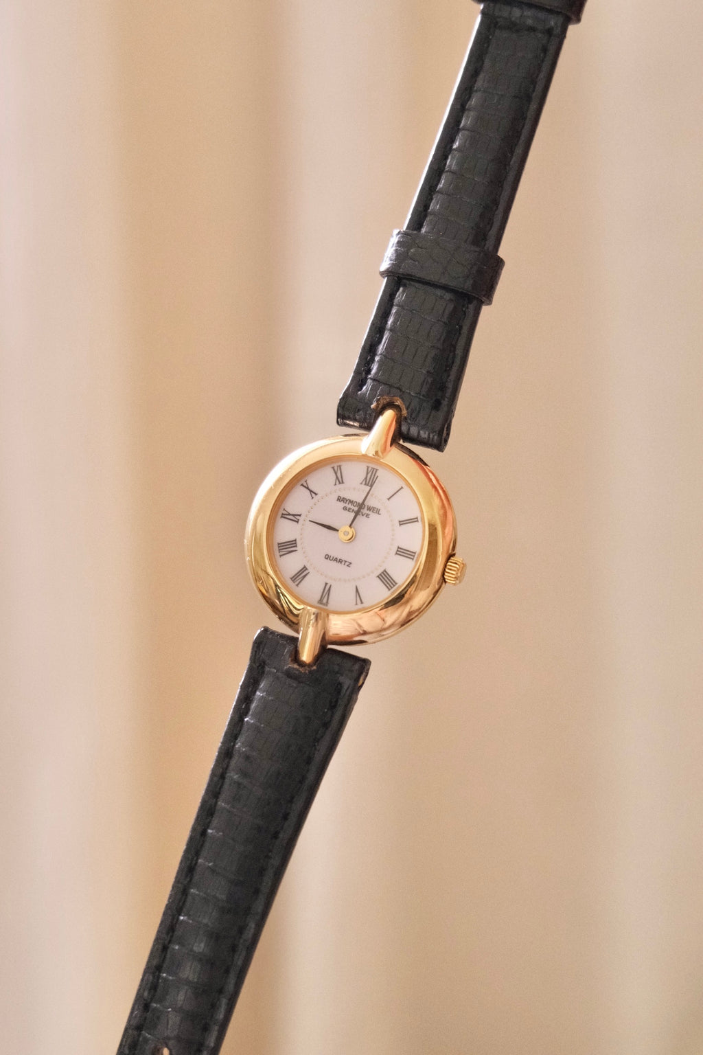 1990s Raymond Weil Geneve Petite Gold Plated Watch Roman Numerals Quartz Swiss Dress Watch Women