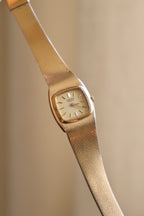 90s Vintage Seiko Dainty Gold Watch on a Pressed Mesh Bracelet Strap Working