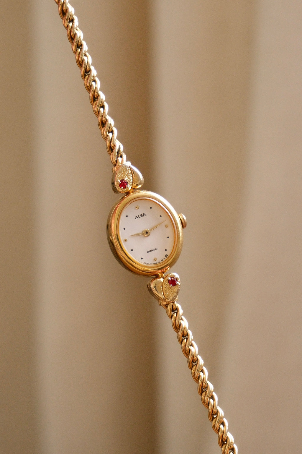 Vintage 1999 Seiko Alba V810 5020 Ladies Gold Tone Quartz Watch Ruby Red Stones Heart Bracelet Japan