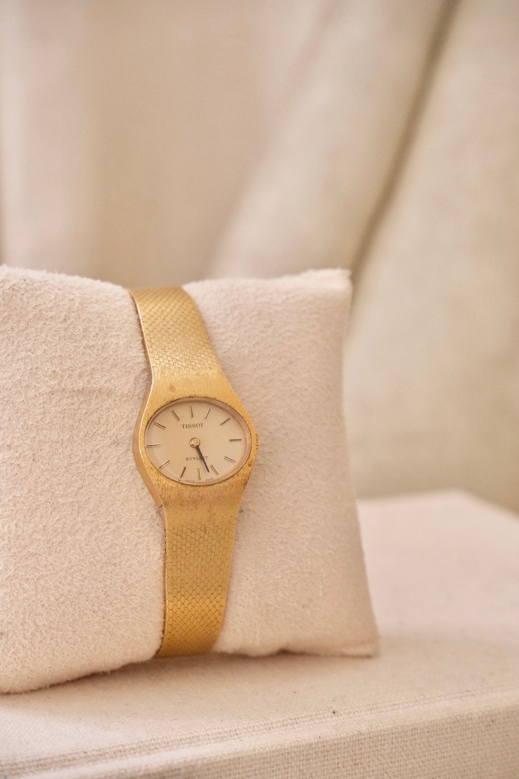1970s Vintage Tissot Stylist Ladies Gold Manual Wind Mechanical Watch - Minimalist Oval Swiss Timepiece