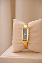 NEAR MINT 1990s Vintage Gold 1900L Gucci Black Dail Wrist Watch Ladies