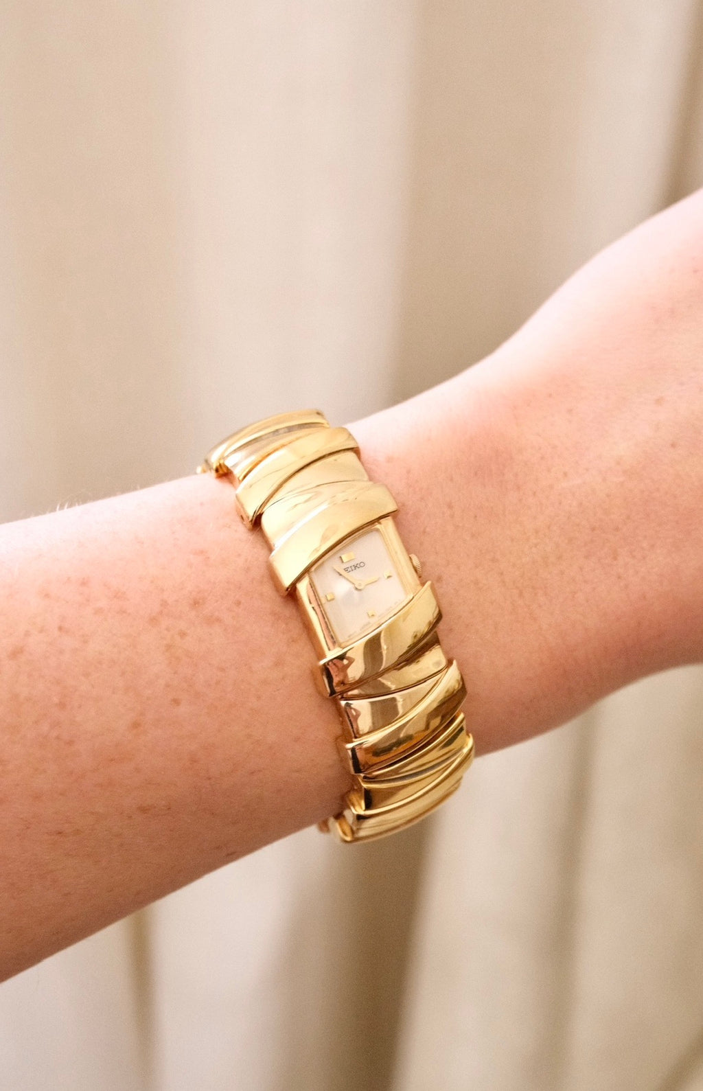 Vintage 90s ladies gold chunky seiko bangle watch working in box