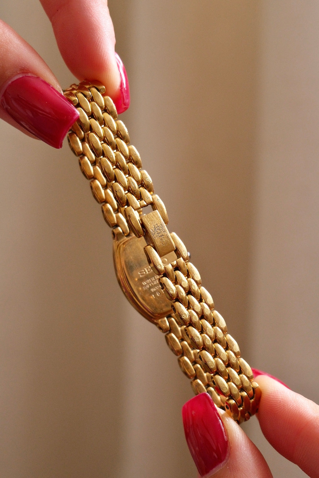 Vintage Seiko Ladies Quartz Watch Gold  Tonneau Case White Dial Roman Numerals  Watch