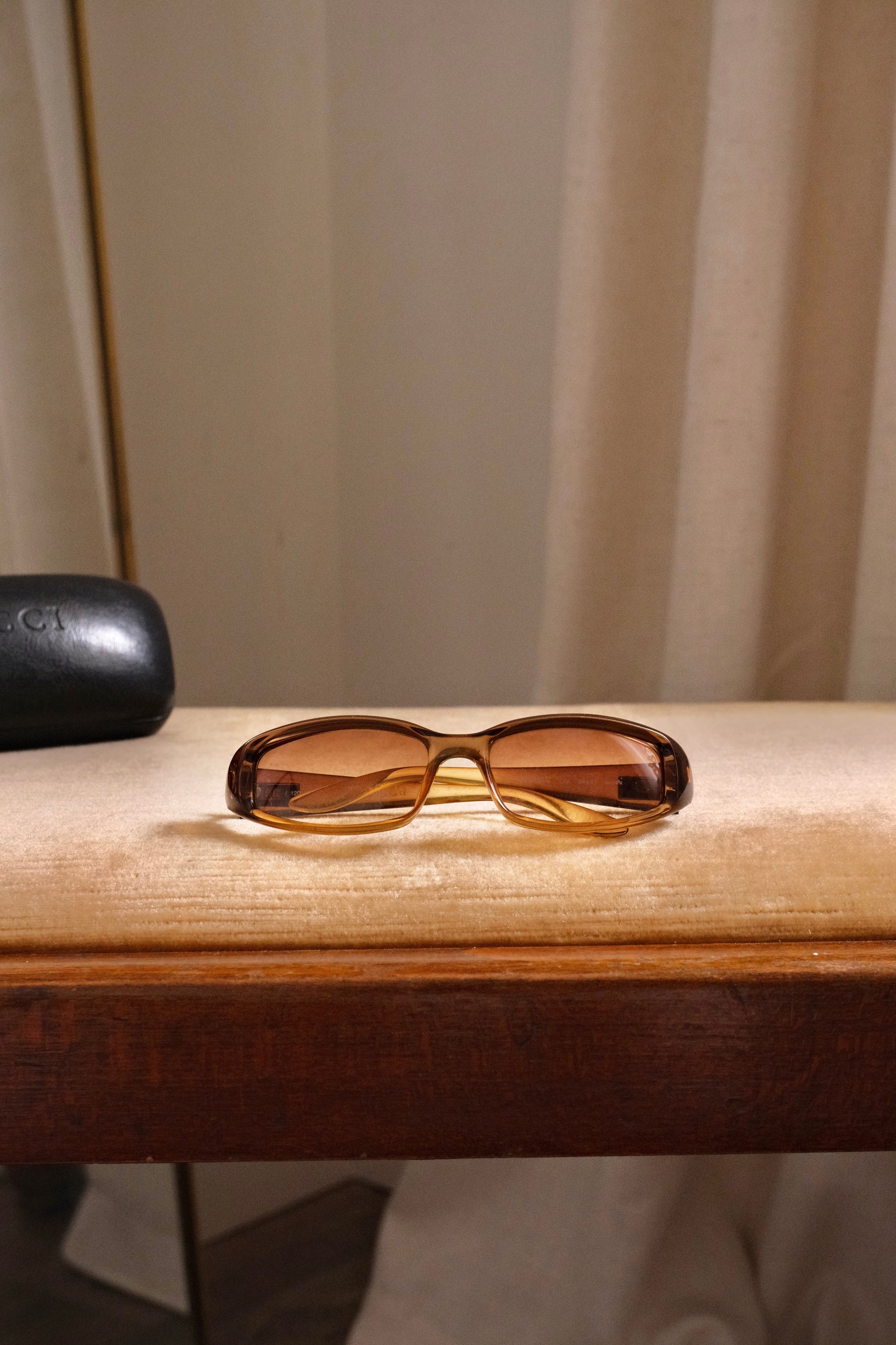 Vintage Gucci Ladies Tortoise Shell Gradient Lens Eyewear Sunglasses with Case