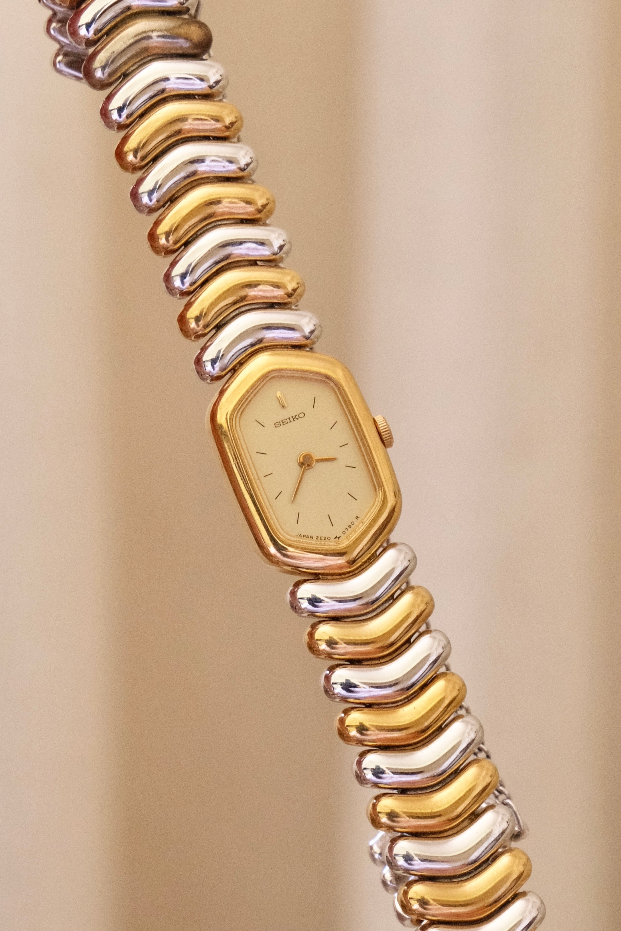 Vintage 1990s Seiko Two Tone Ladies Watch 2E20-562A – Working Quartz Dress Watch