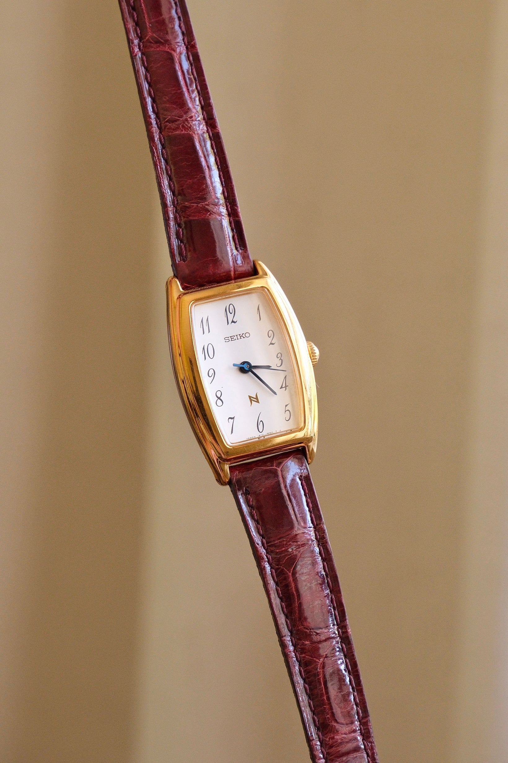 Near Mint Vintage 90s Seiko Noie Baignoire Style Burgendy Leather Strap Watch Working