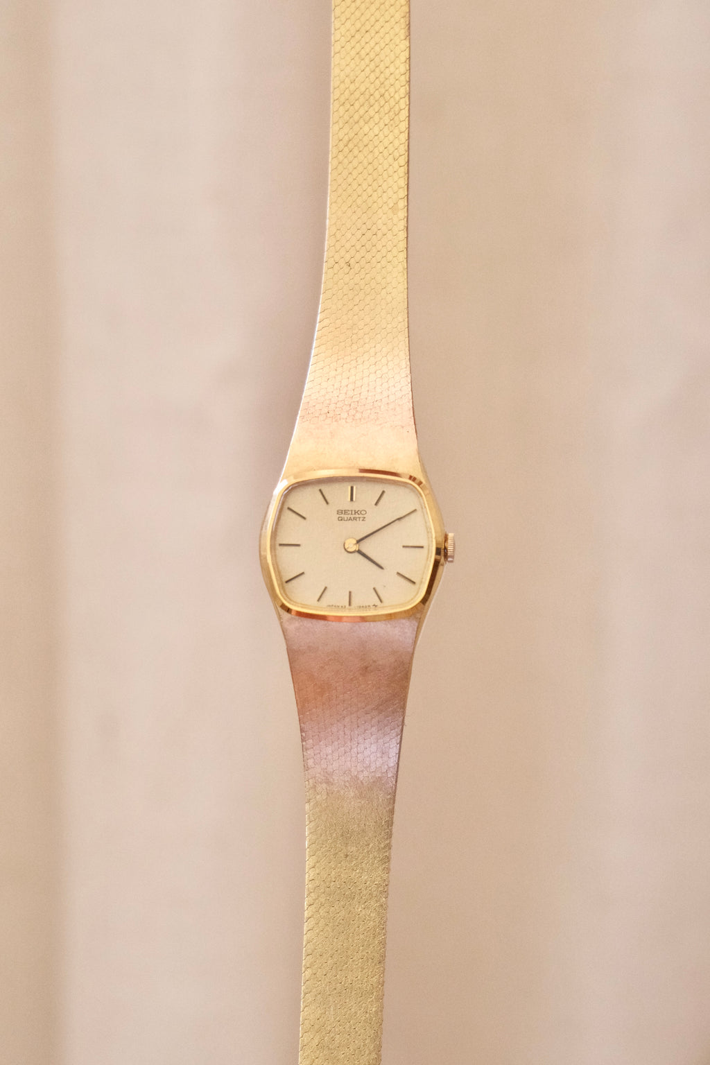 Vintage 90s Gold Ladies Seiko Watch with Textured Bracelet Strap Working