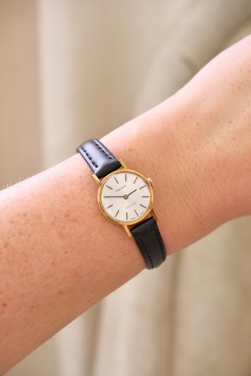 Vintage ladies gold Tissot leather strap mechanical watch working