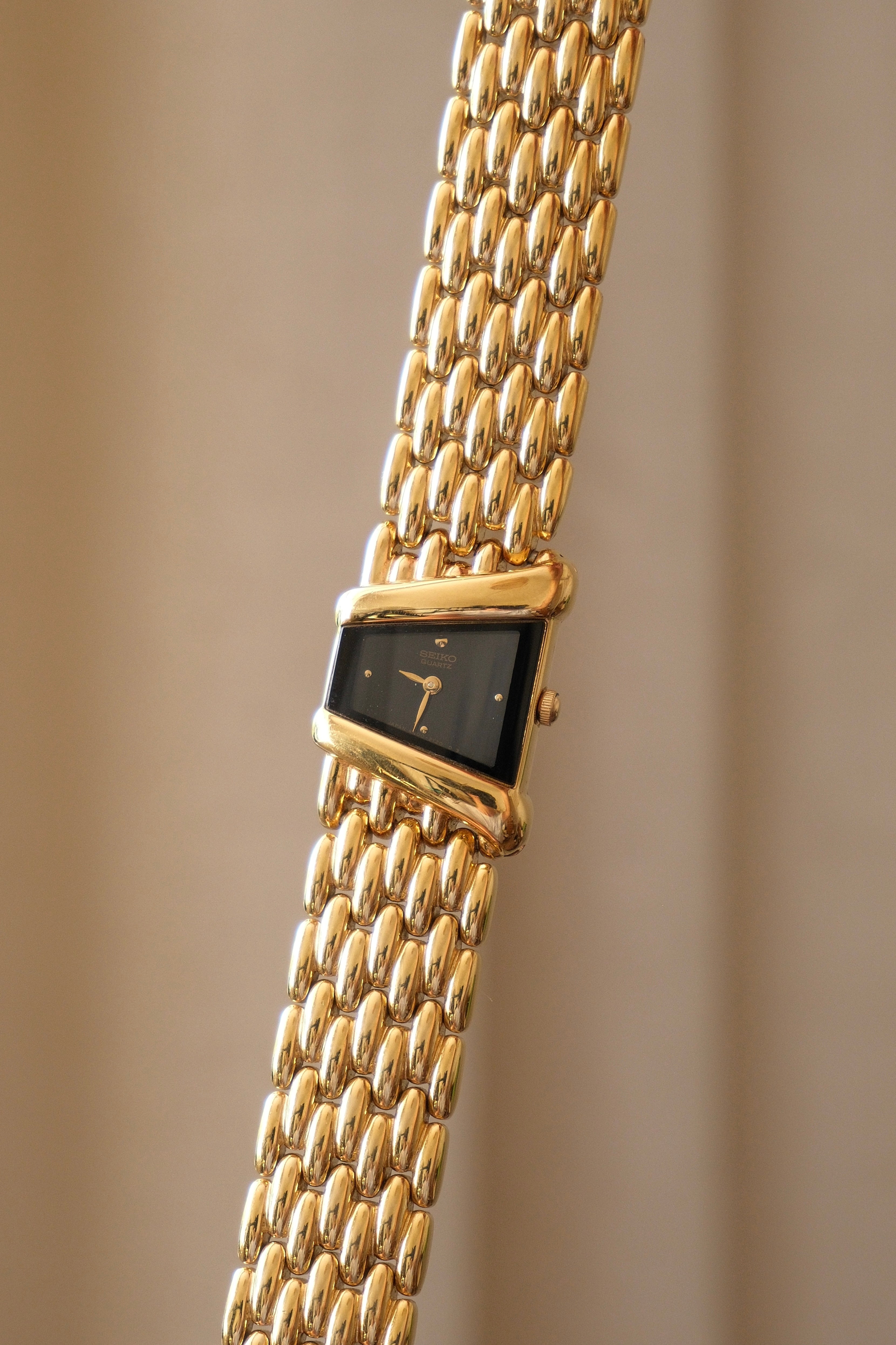Rare 90s Vintage Ladies Gold Seiko Rivoli 4N00-5749  Watch with Black Dial