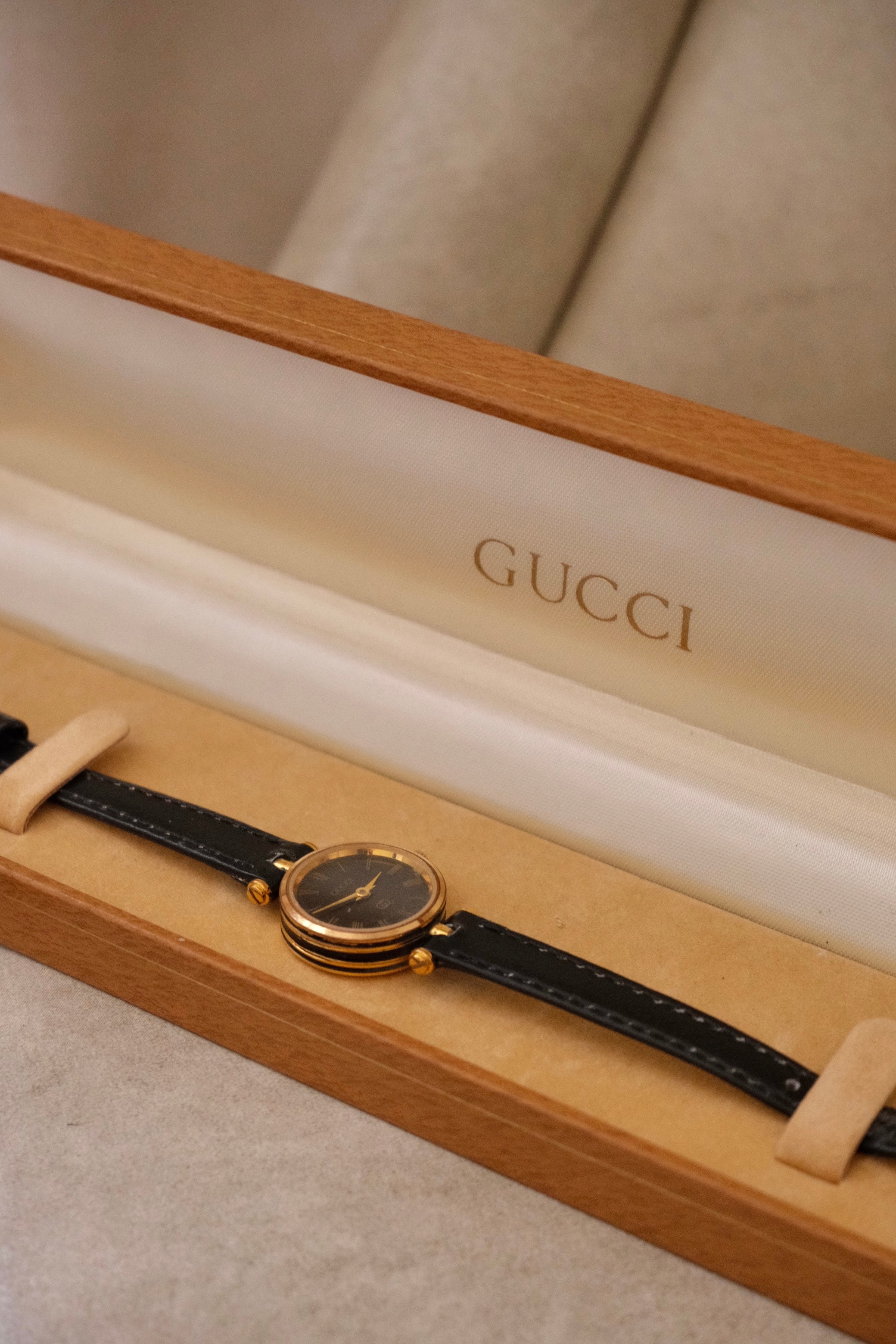 1990s Women’s Vintage 2000L Gucci Gold Leather Wristwatch with Box & Papers Working