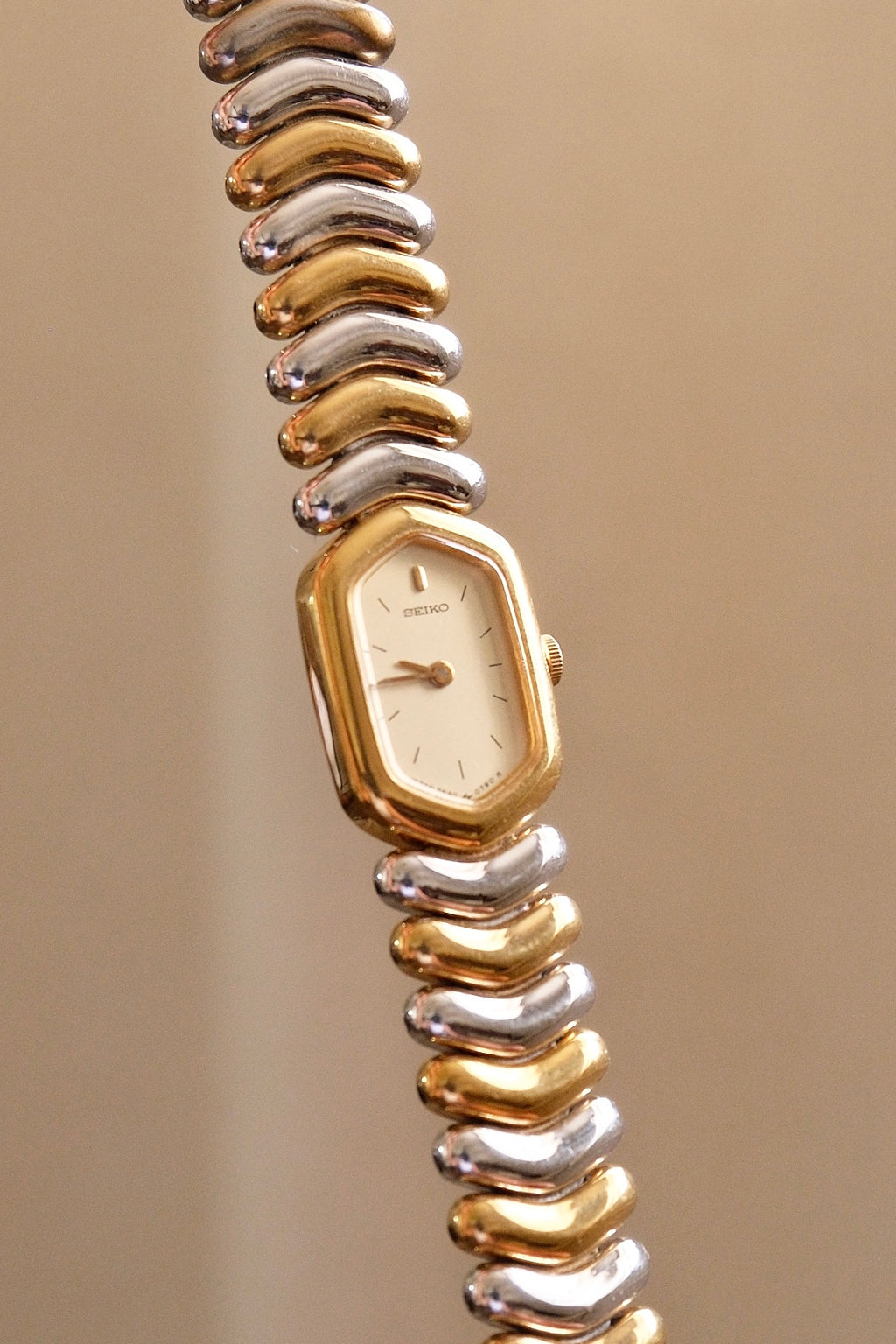 Vintage 1990s Seiko Two Tone Ladies Watch 2E20-562A – Working Quartz Dress Watch
