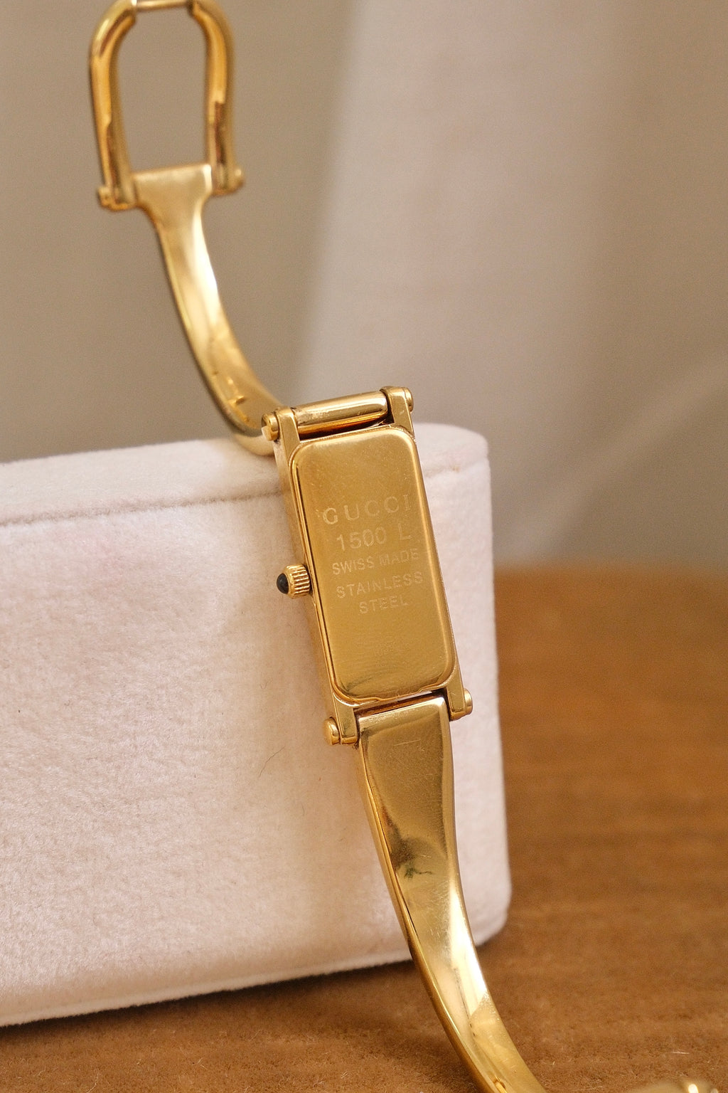 Vintage 90s Ladies Gold Champagne Dial 1500L Horsebit Gucci Watch Working