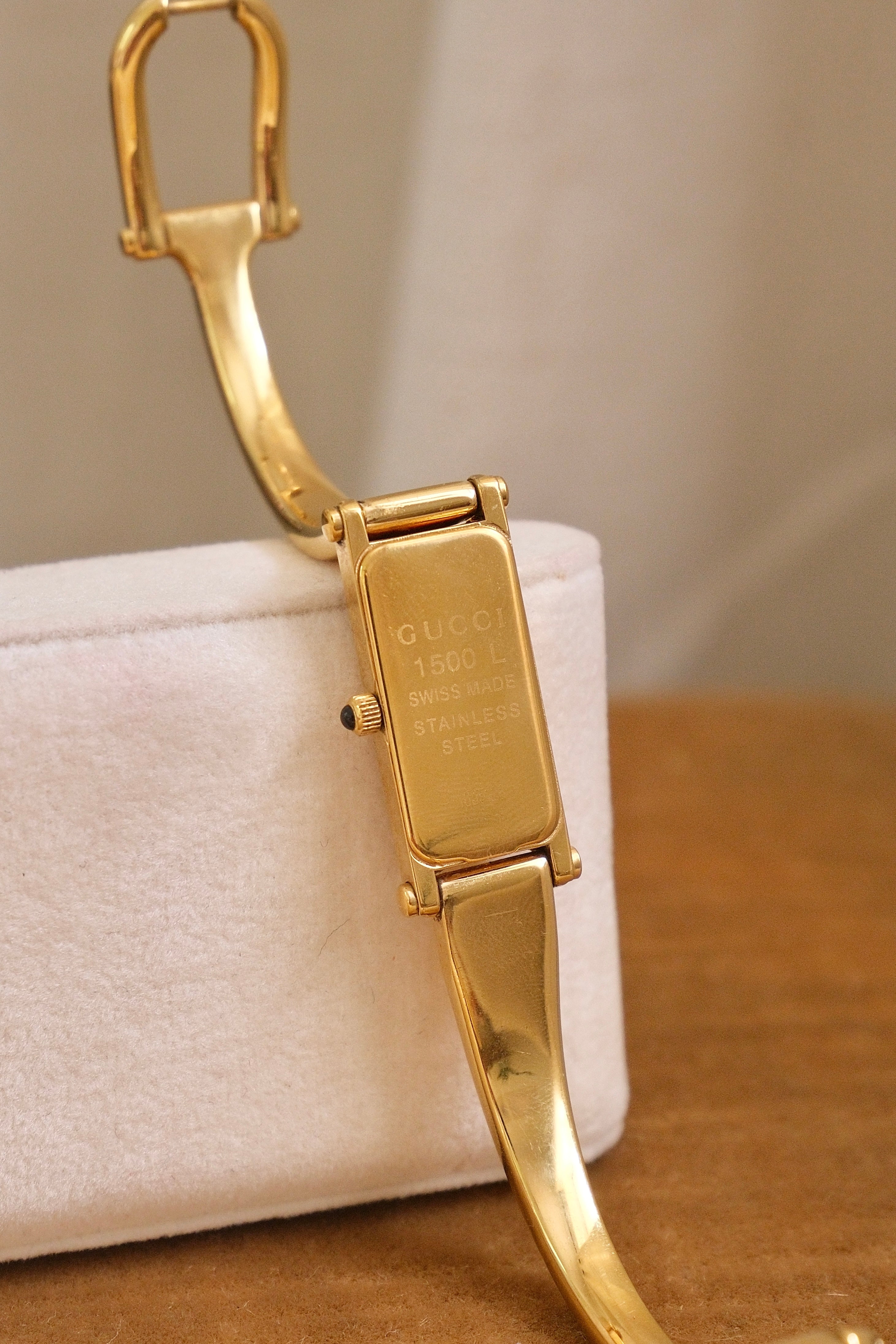 Vintage 90s Ladies Gold Champagne Dial 1500L Horsebit Gucci Watch Working