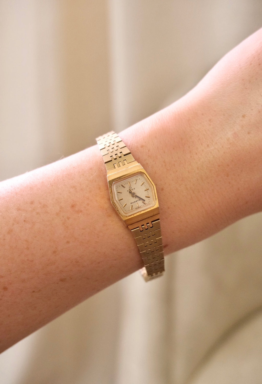 Ladies vintage Timex Kcell Face gold watch box and papers working