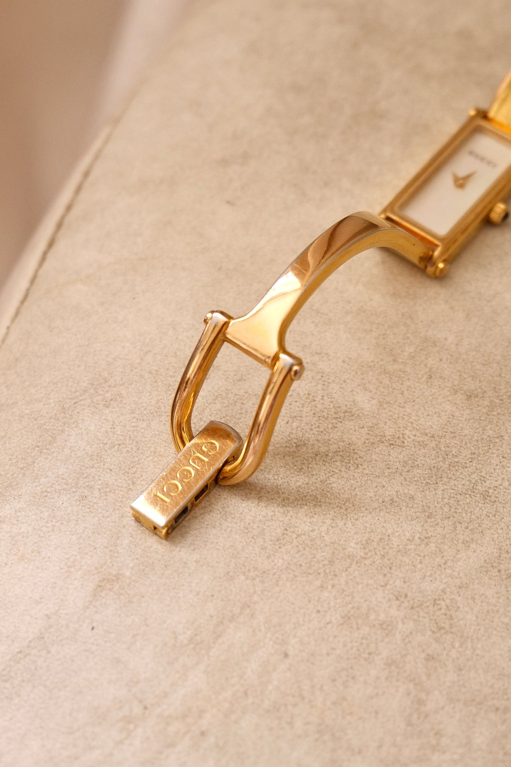 Vintage Gucci 1500L Gold Bangle Watch with White Dial, 90s Quartz