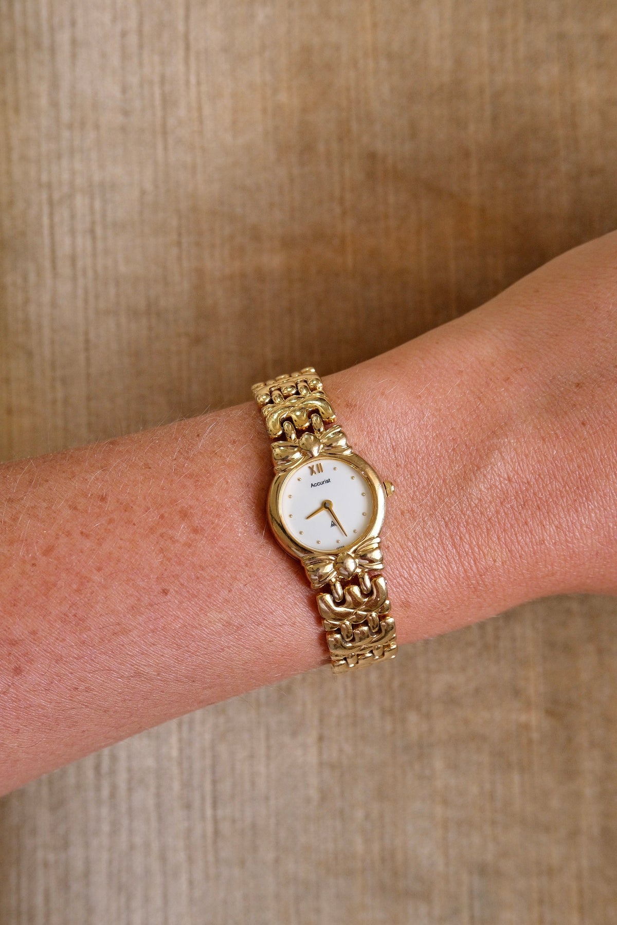 Vintage Ladies Accurist Gold Bow Style Watch Working