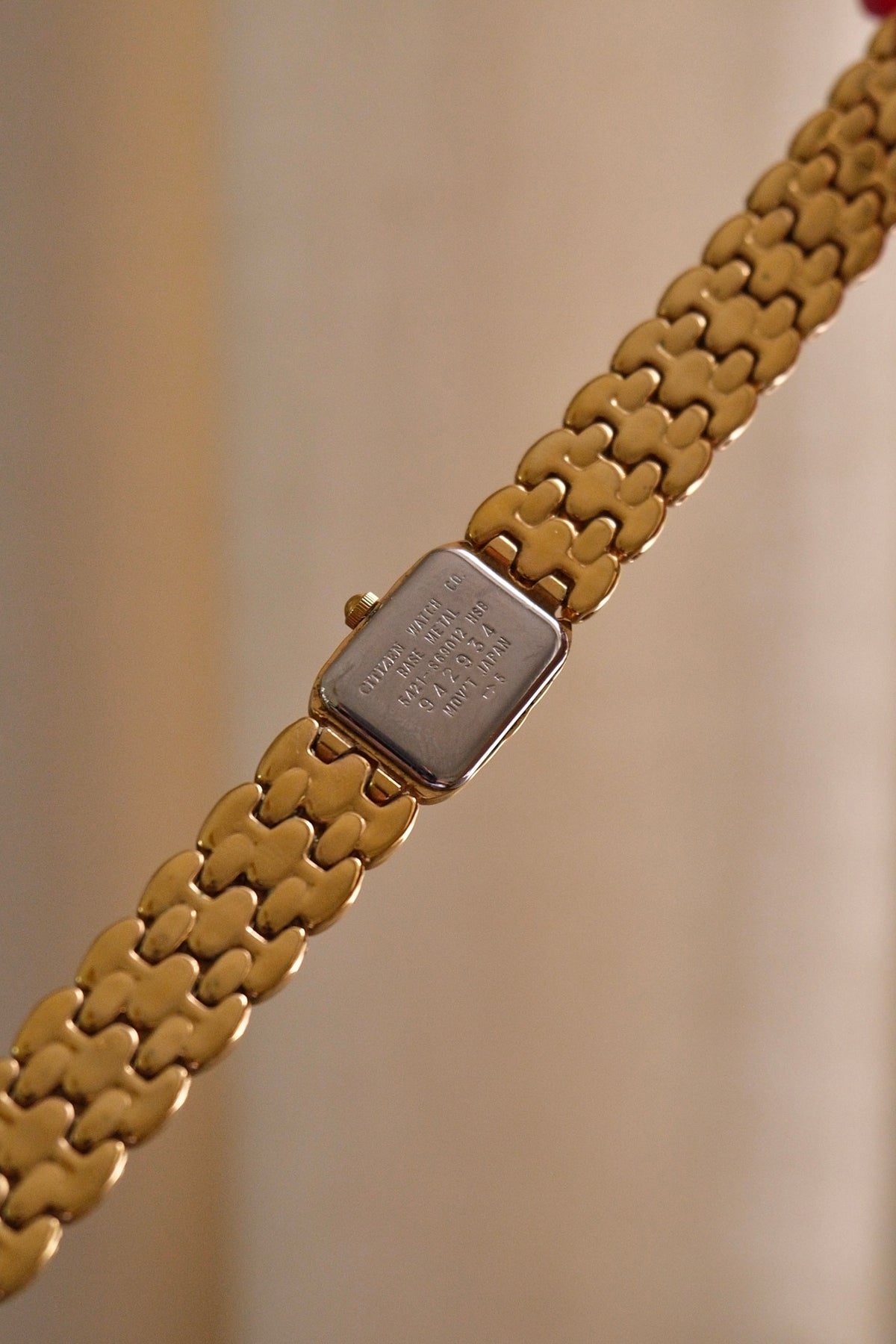 Rare Vintage Ladies Petite Citizen Tank Style Gold Watch