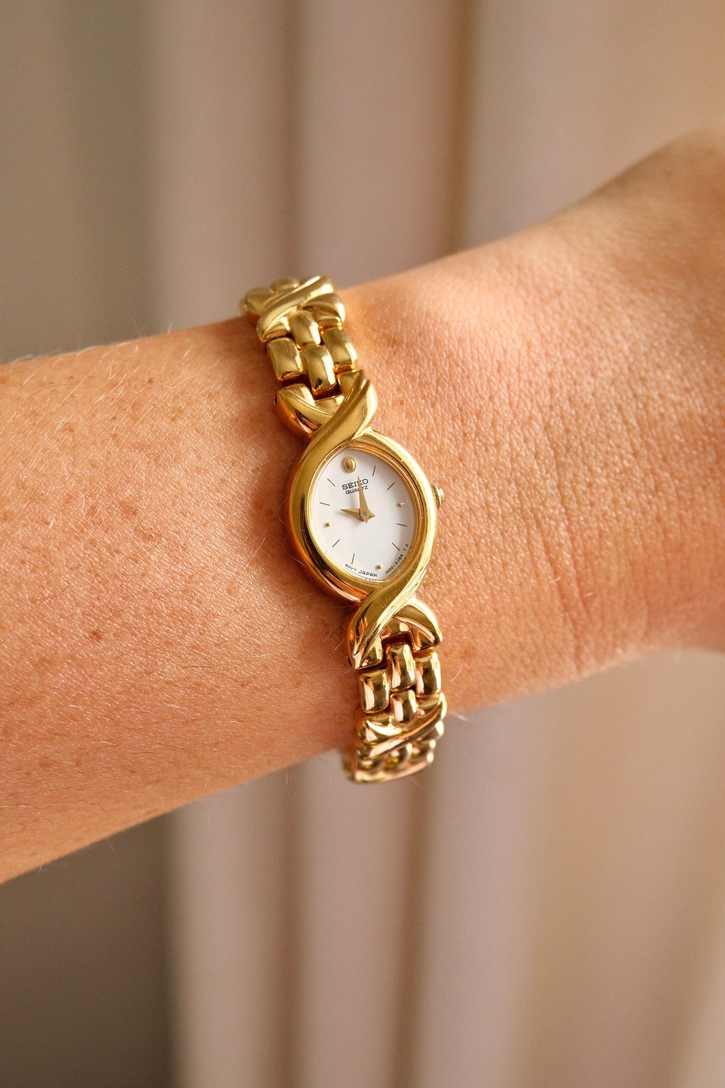 90s Vintage Ladies Gold Unique Seiko Quartz Watch Working
