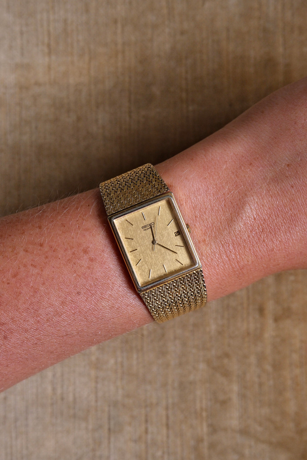 Vintage Unisex Gold Seiko Rectangular Date Quartz Watch Champagne Dial and Mesh Bracelet Strap