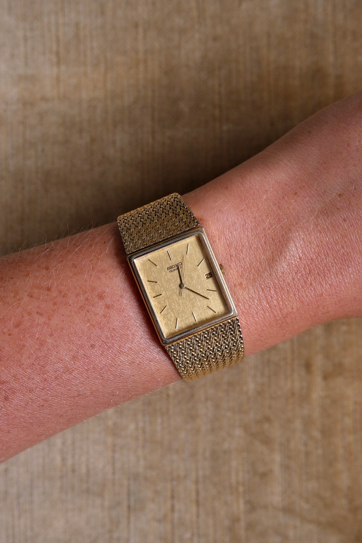 Vintage Unisex Gold Seiko Rectangular Date Quartz Watch Champagne Dial and Mesh Bracelet Strap