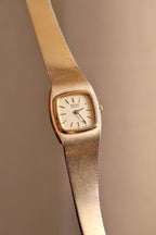 90s Vintage Seiko Dainty Gold Watch on a Pressed Mesh Bracelet Strap Working