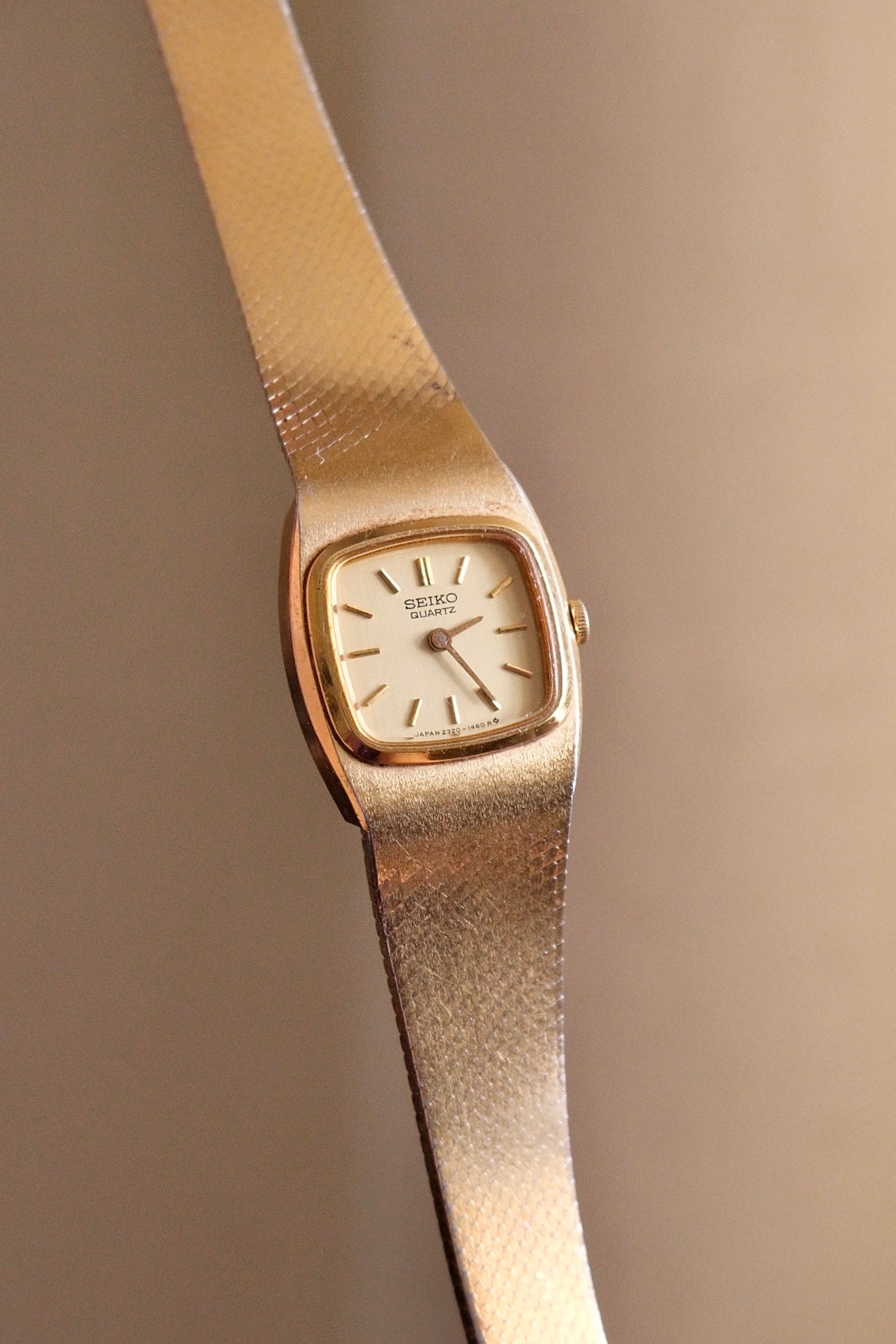 90s Vintage Seiko Dainty Gold Watch on a Pressed Mesh Bracelet Strap Working