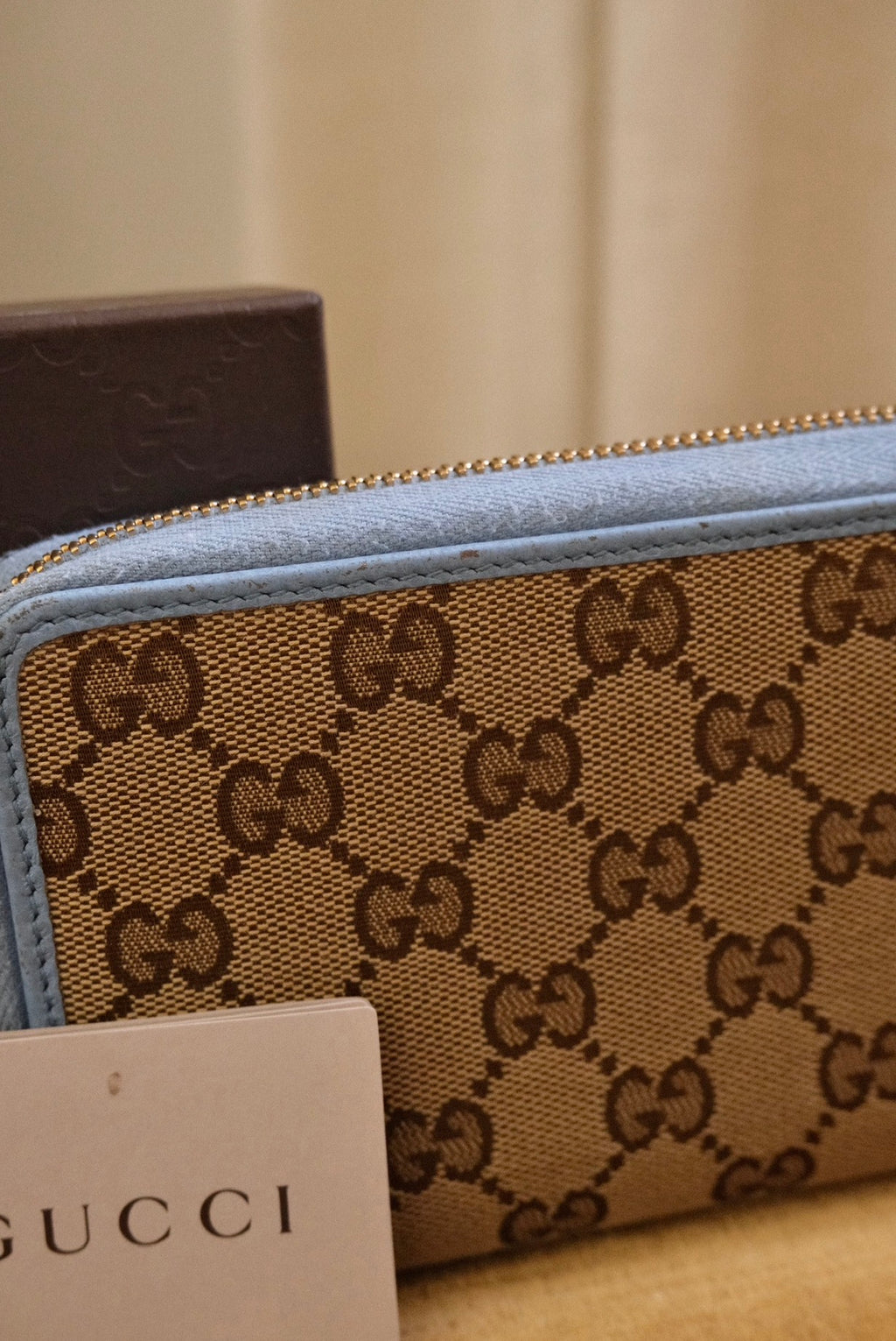 Gucci GG Supreme Zip Around Wallet, Blue Lining Classic Monogram Design in Box