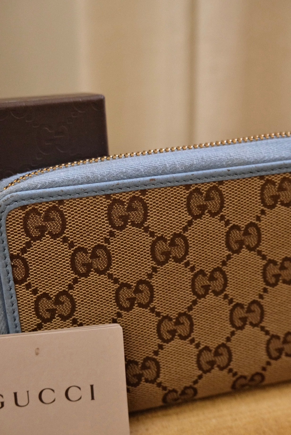 Gucci GG Supreme Zip Around Wallet, Blue Lining Classic Monogram Design in Box
