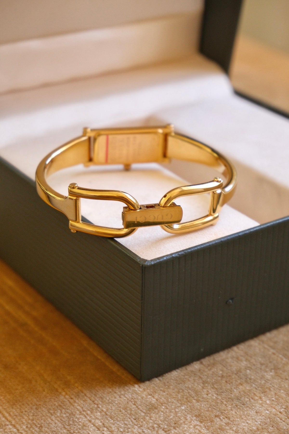 Vintage Gucci 1500L Gold Bangle Watch with Mother of Pearl Dial, 90s Quartz Working in Box