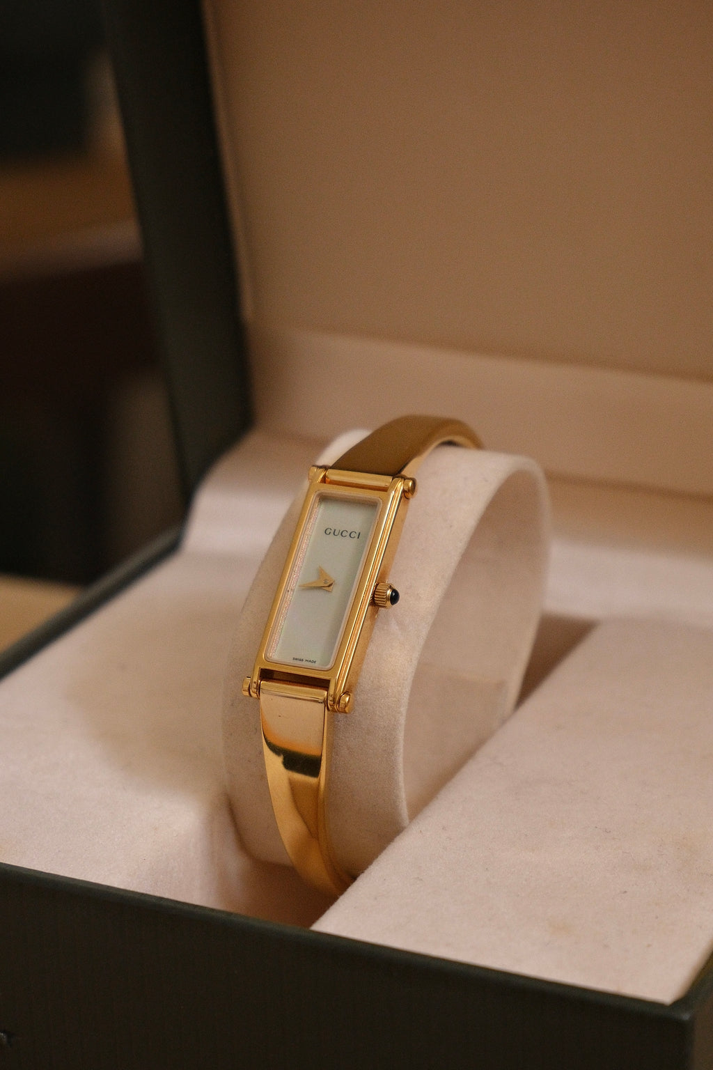 Vintage Gucci 1500L Gold Bangle Watch with Mother of Pearl Dial, 90s Quartz Working in Box