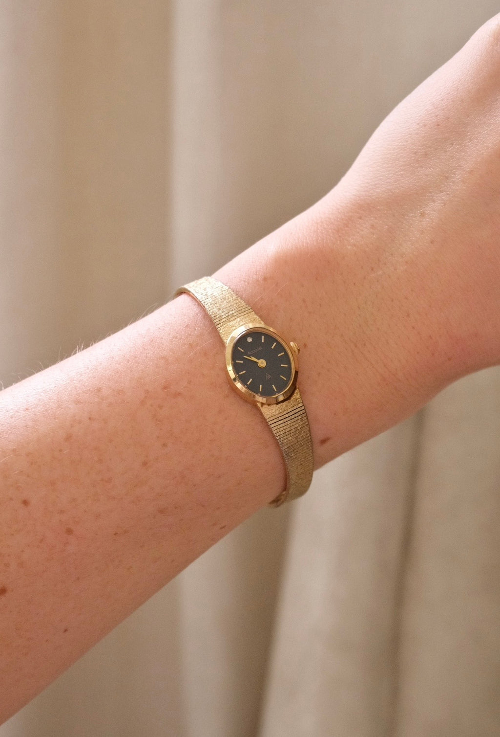 Vintage ladies black dial Accurist gold watch working