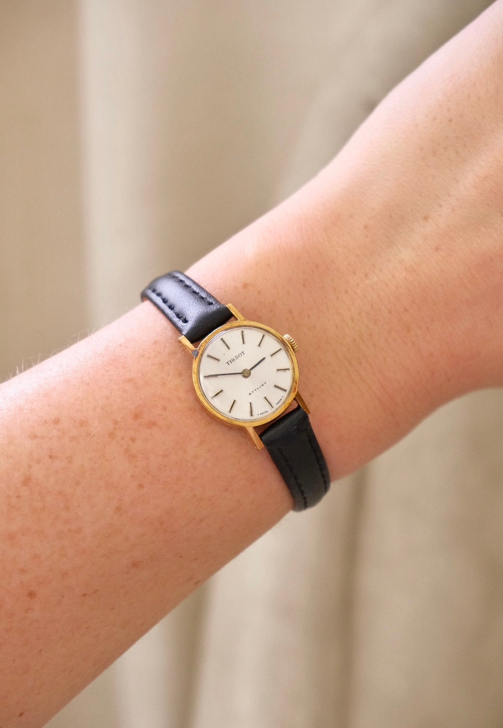 Vintage ladies gold Tissot leather strap mechanical watch working