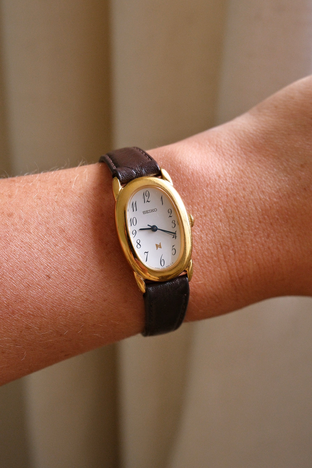 Vintage 90s Ladies Seiko 1F21 6B10 Tank Baignoire Style Watch Brown Leather Strap Gold Tone Quartz Japan