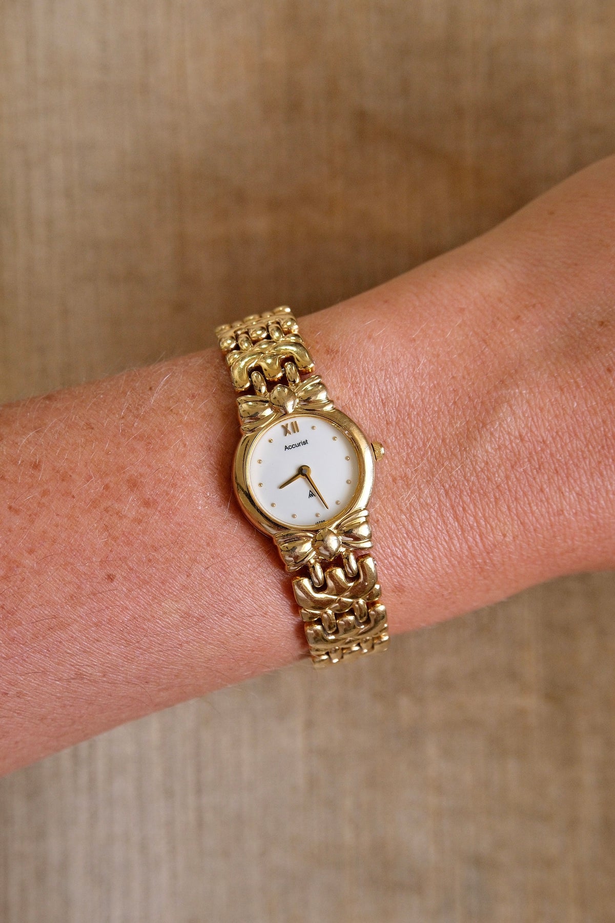 Vintage Ladies Accurist Gold Bow Style Watch Working