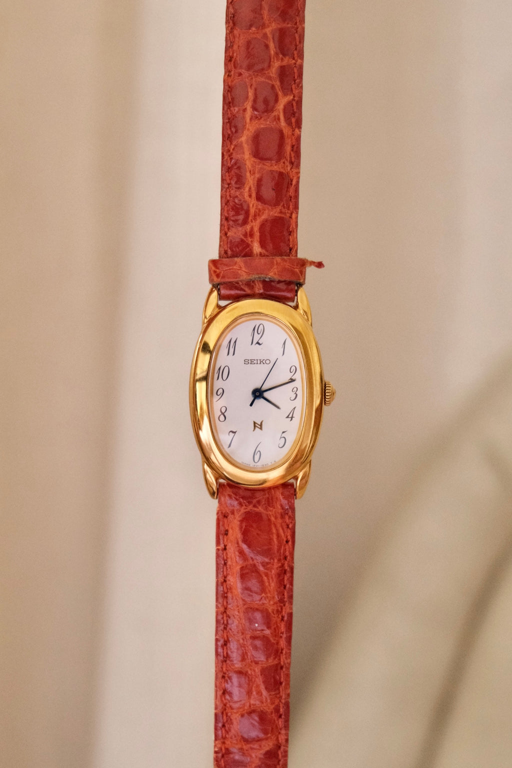 Vintage Ladies Seiko Oval ‘Baignoire’ Style Leather Strap Gold Watch Working