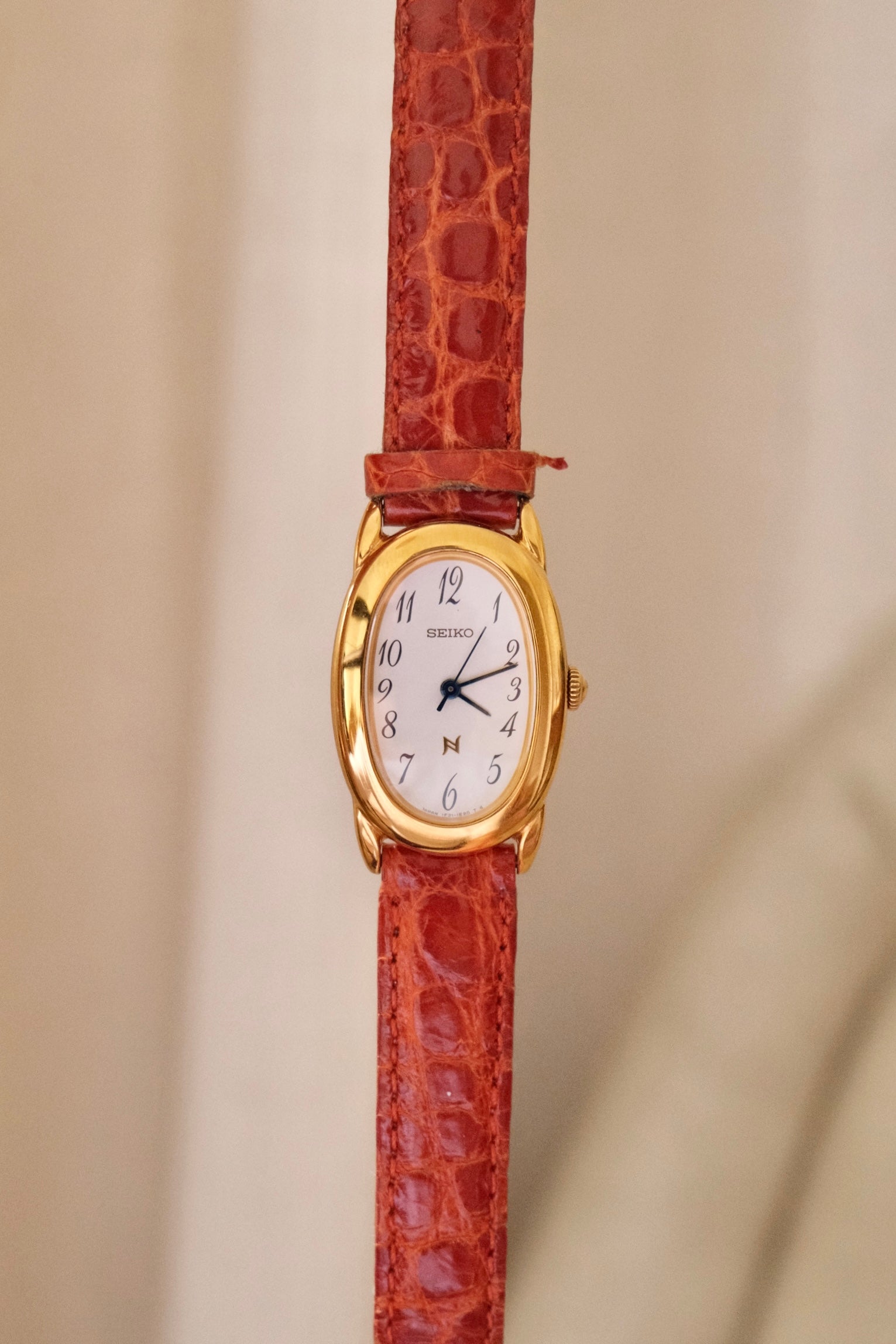Vintage Ladies Seiko Oval ‘Baignoire’ Style Leather Strap Gold Watch Working