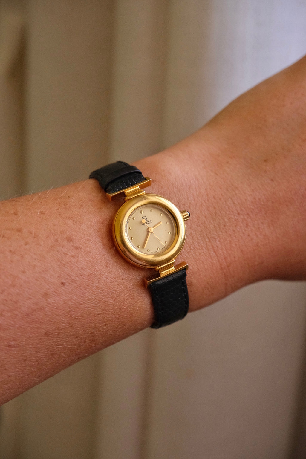 Fendi Orologi 320L Vintage Ladies Gold Champange Dial Leather Strap Watch In Box Working