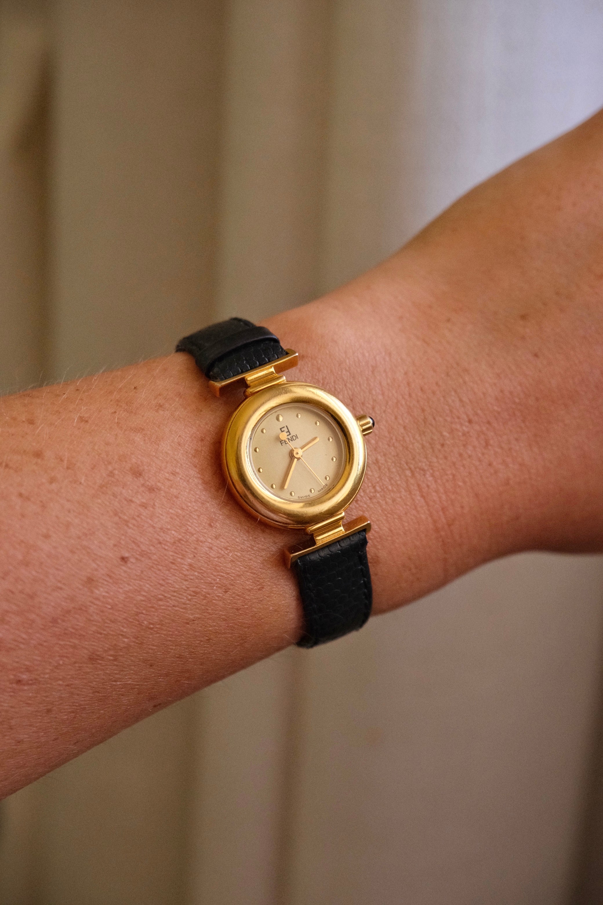 Fendi Orologi 320L Vintage Ladies Gold Champange Dial Leather Strap Watch In Box Working