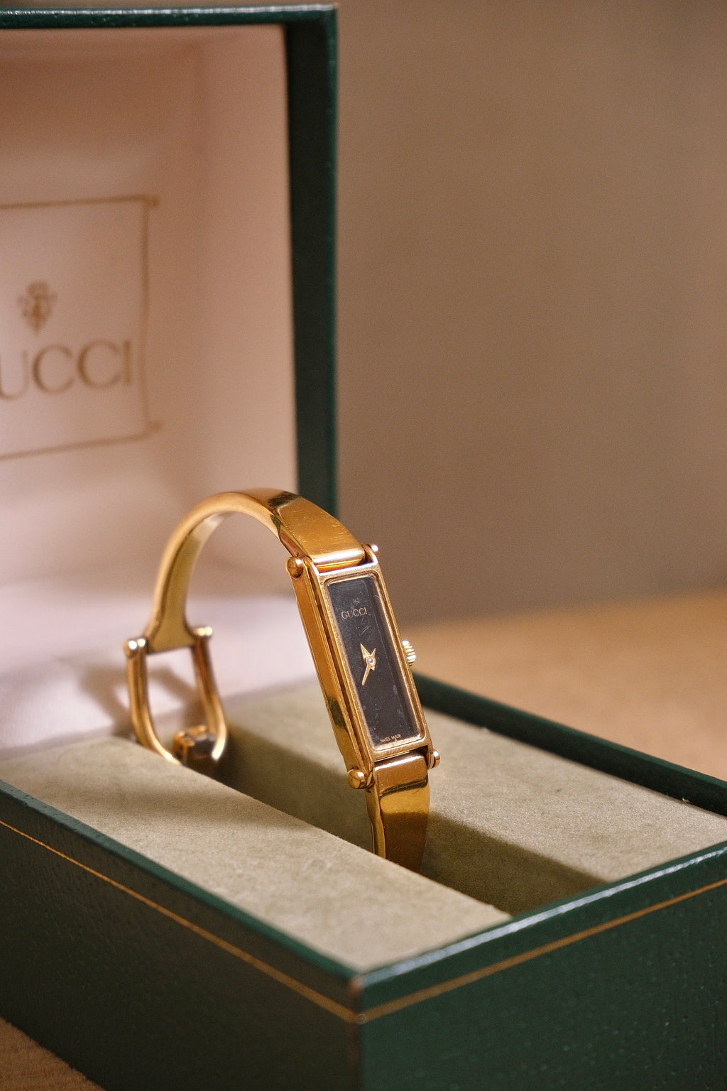 Vintage 90s Ladies Gold 1500L Gucci Horsebit Watch Black Dial in Gucci Box