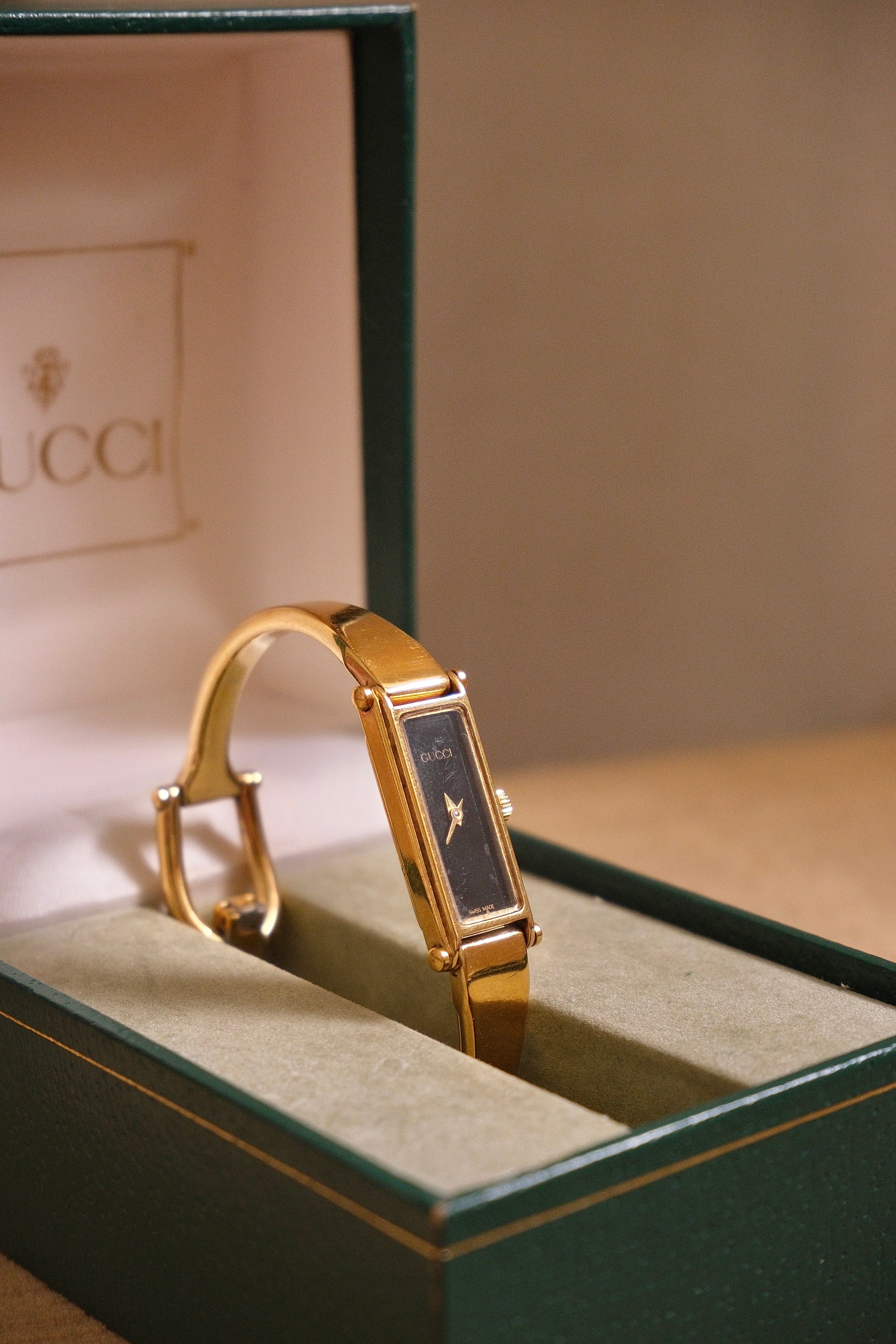 Vintage 90s Ladies Gold 1500L Gucci Horsebit Watch Black Dial in Gucci Box
