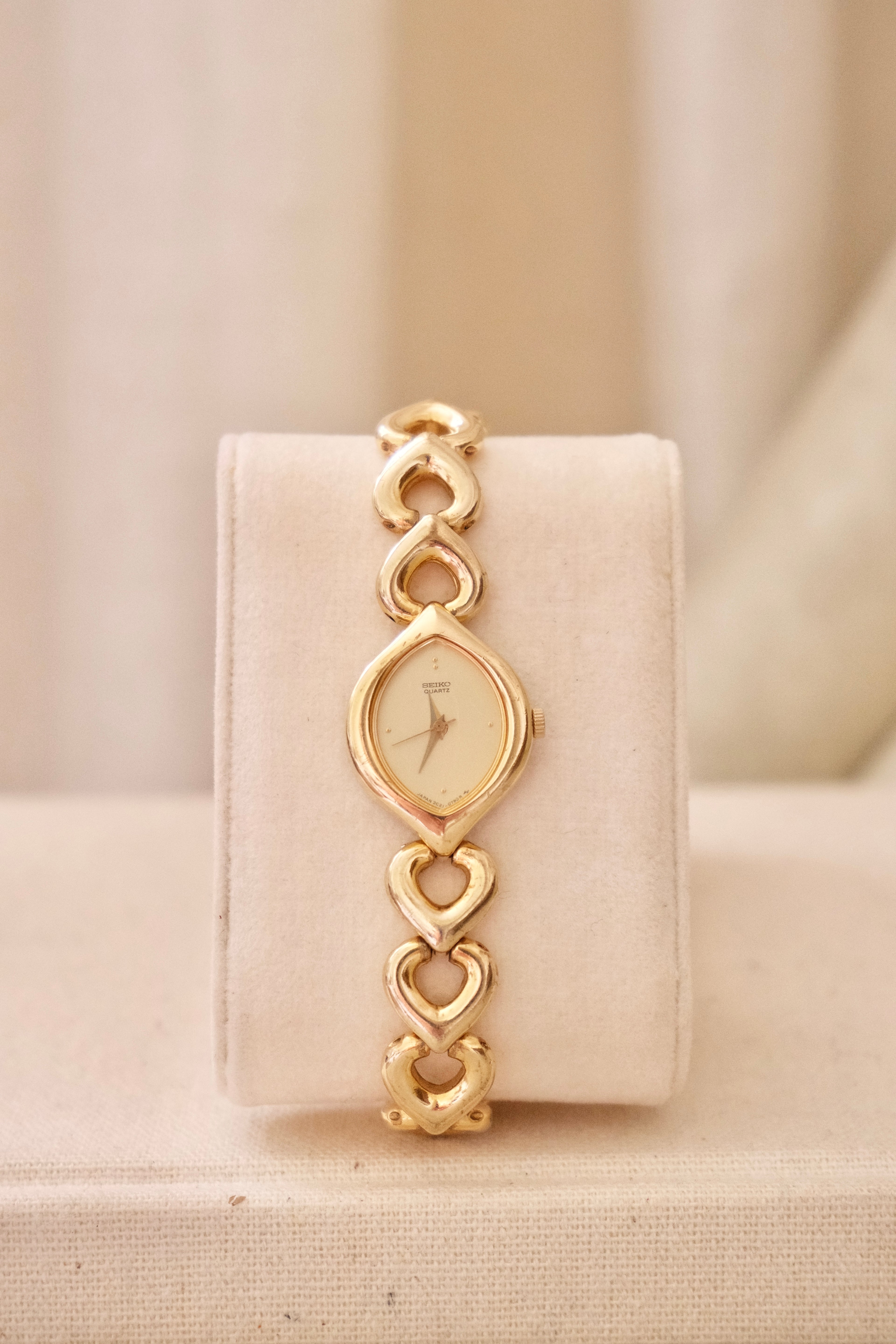 Rare 90s Ladies Gold Seiko Watch with Safety Chain – Working Quartz Vintage Watch